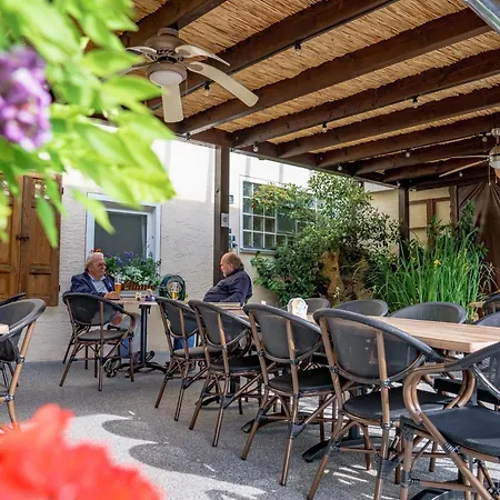 מלון Landgasthof Ochsen Neresheim